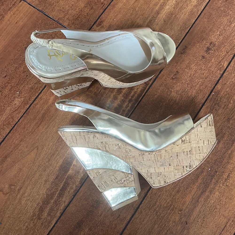 Gold cork wedges